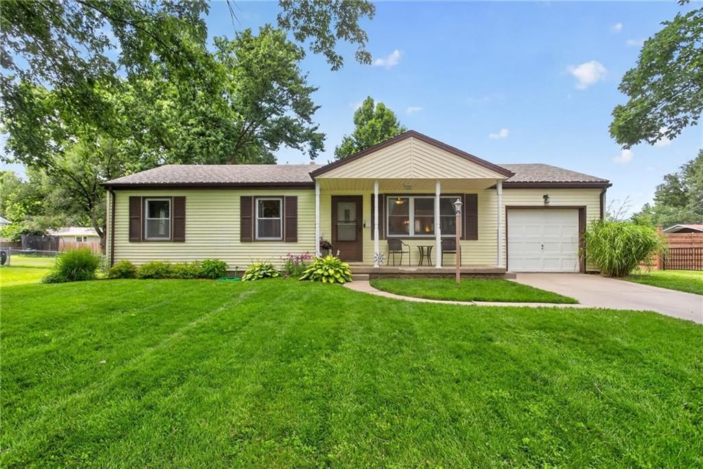 307 E College Street, Odessa, MO 64076