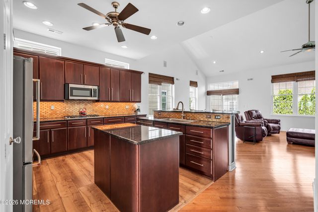 19 Goddard Drive, East Windsor, NJ 08512
