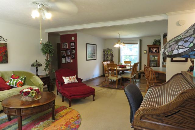 10901 N 555 E, Demotte, IN 46310