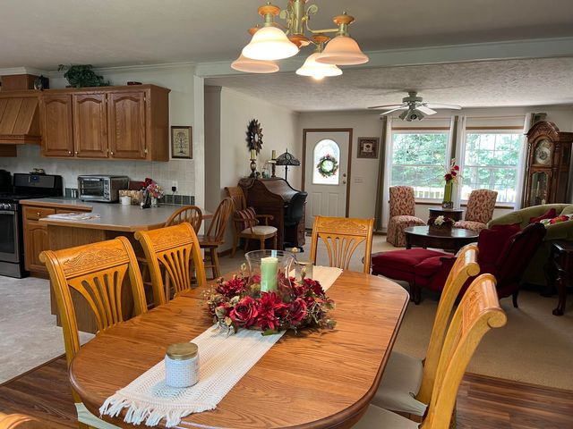 10901 N 555 E, Demotte, IN 46310