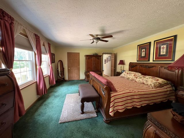 10901 N 555 E, Demotte, IN 46310