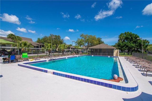 27 Plantation Drive 202, Vero Beach, FL 32966