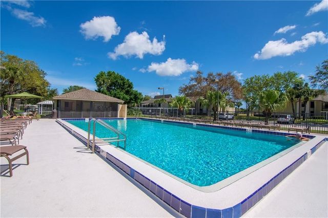 27 Plantation Drive 202, Vero Beach, FL 32966