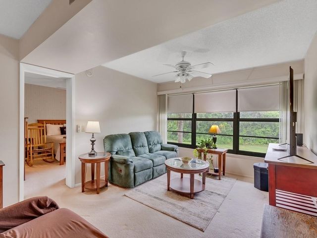 27 Plantation Drive 202, Vero Beach, FL 32966