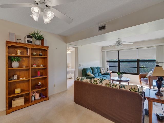 27 Plantation Drive 202, Vero Beach, FL 32966