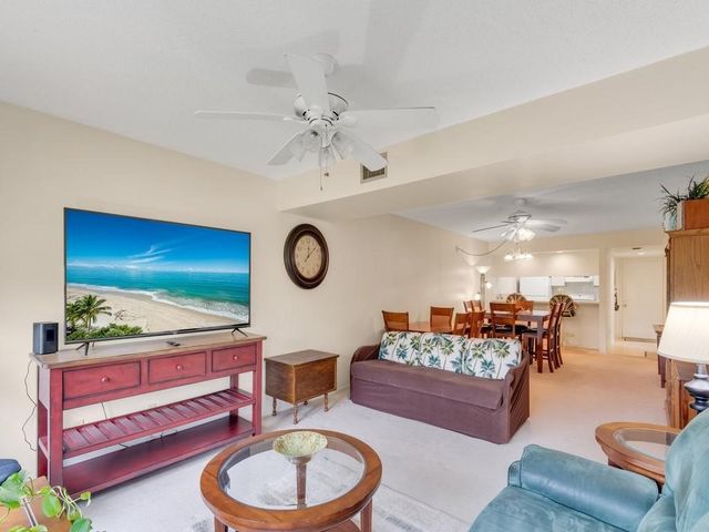 27 Plantation Drive 202, Vero Beach, FL 32966