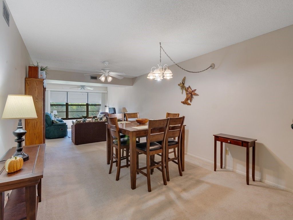 27 Plantation Drive 202, Vero Beach, FL 32966