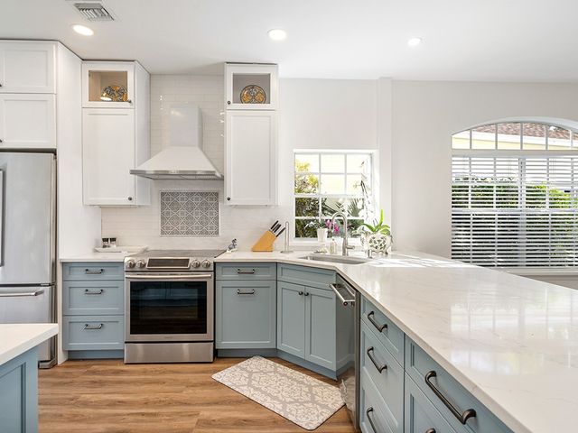 8829 Lakeside Circle, Vero Beach, FL 32963