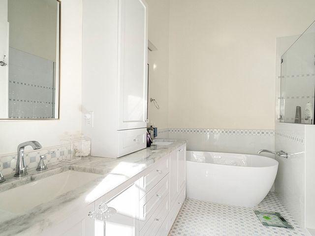 8829 Lakeside Circle, Vero Beach, FL 32963