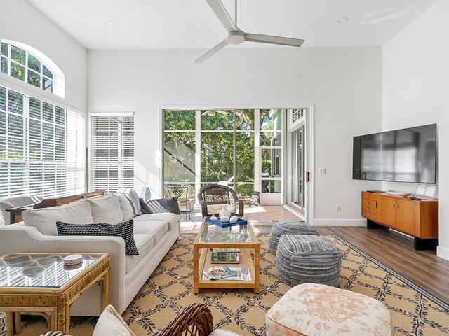 8829 Lakeside Circle, Vero Beach, FL 32963