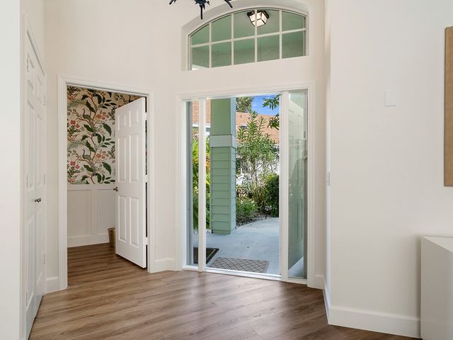 8829 Lakeside Circle, Vero Beach, FL 32963