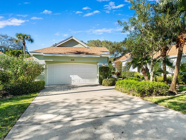 8829 Lakeside Circle, Vero Beach, FL 32963