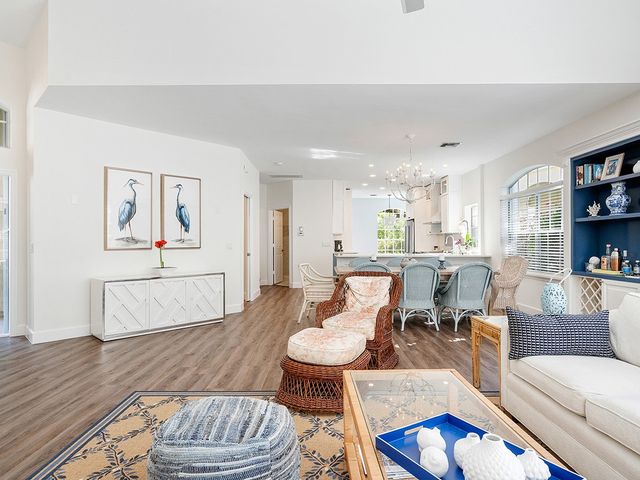 8829 Lakeside Circle, Vero Beach, FL 32963