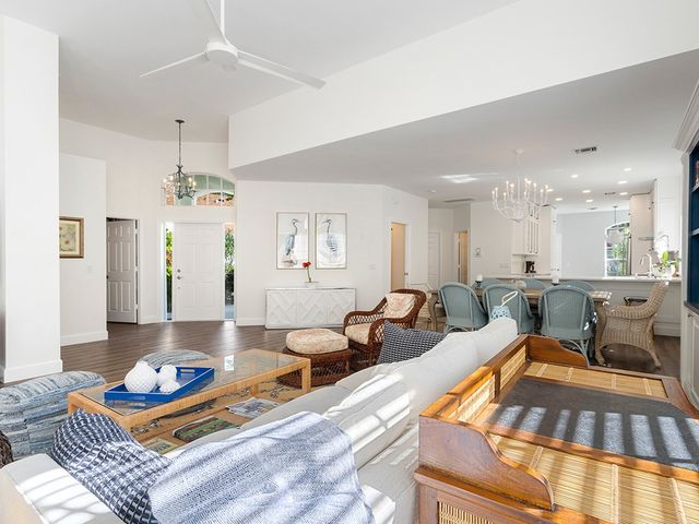 8829 Lakeside Circle, Vero Beach, FL 32963