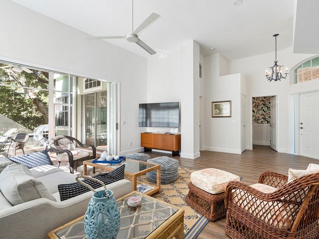8829 Lakeside Circle, Vero Beach, FL 32963