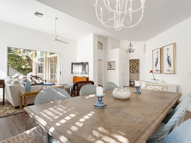 8829 Lakeside Circle, Vero Beach, FL 32963