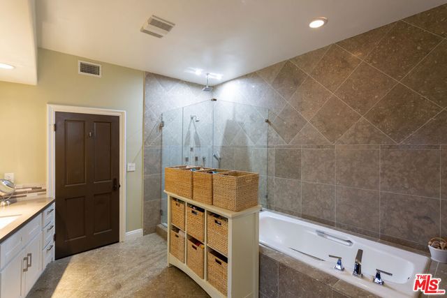 13902 VALLEY VISTA, Sherman Oaks, CA 91423