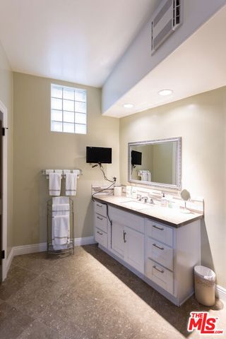13902 VALLEY VISTA, Sherman Oaks, CA 91423