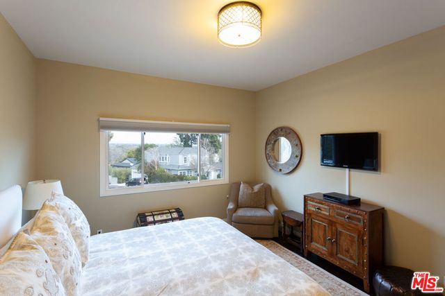 13902 VALLEY VISTA, Sherman Oaks, CA 91423