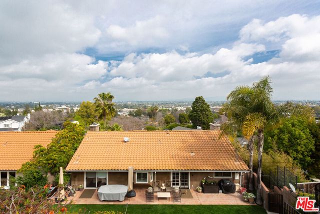 13902 VALLEY VISTA, Sherman Oaks, CA 91423