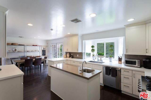 13902 VALLEY VISTA, Sherman Oaks, CA 91423