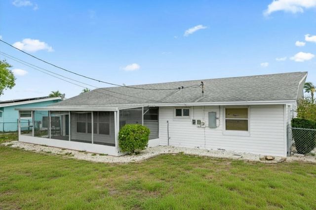 816 OAKMONT AVENUE, Sun City Center, FL 33573