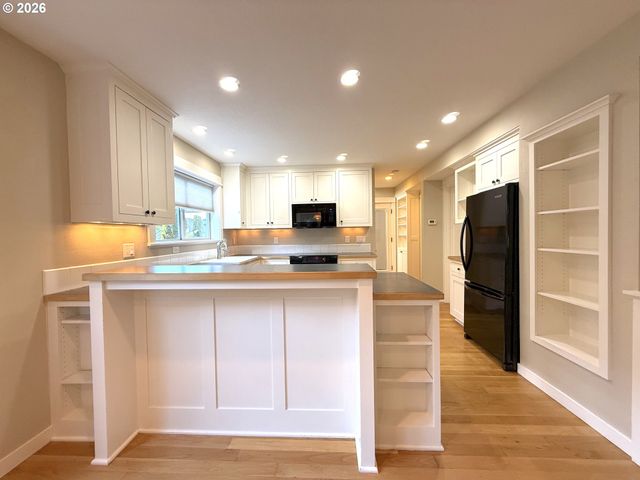 1145 W 28TH Ave, Eugene, OR 97405