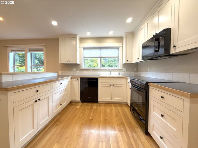 1145 W 28TH Ave, Eugene, OR 97405