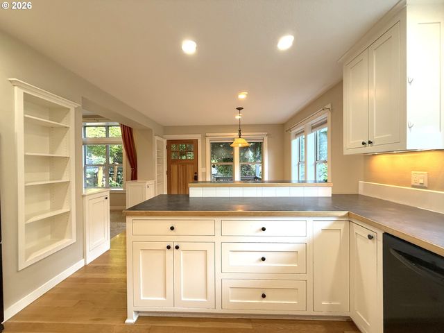 1145 W 28TH Ave, Eugene, OR 97405