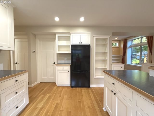 1145 W 28TH Ave, Eugene, OR 97405