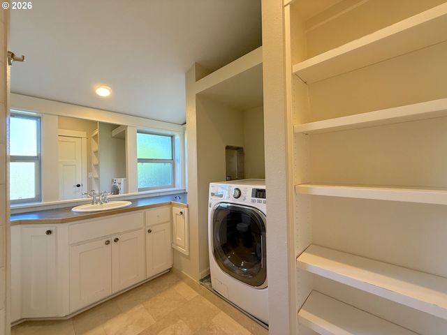 1145 W 28TH Ave, Eugene, OR 97405