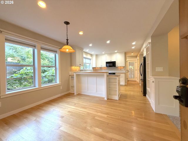 1145 W 28TH Ave, Eugene, OR 97405
