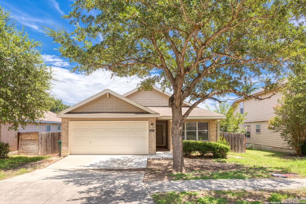 8607 CHEYENNE BLF, Converse, TX 78109