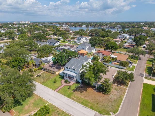 808 39TH AVENUE NE, St Petersburg, FL 33703
