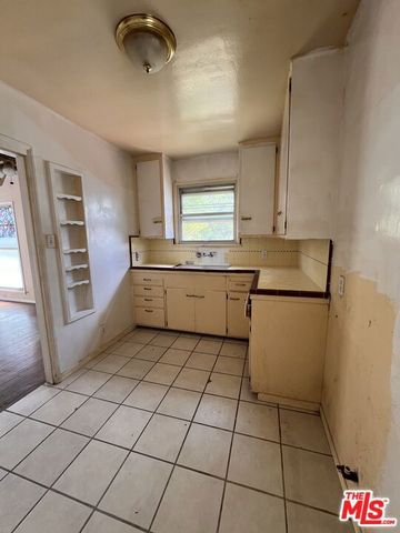 8903 Ramsgate Avenue, Los Angeles, CA 90045