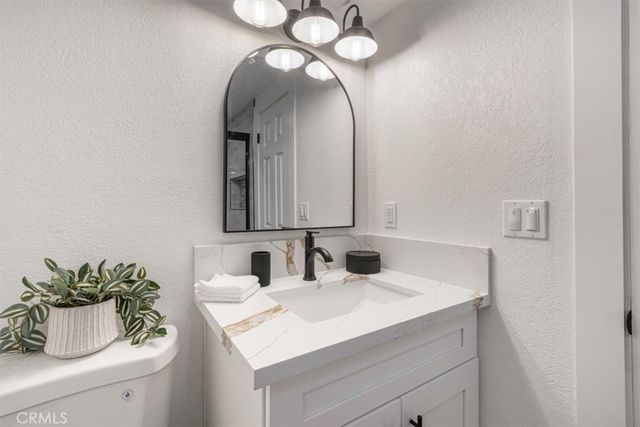 1450 W 35th Place, Los Angeles, CA 90018