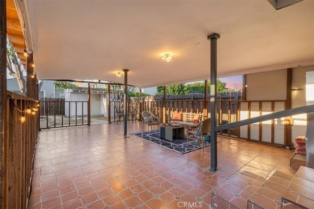 1450 W 35th Place, Los Angeles, CA 90018