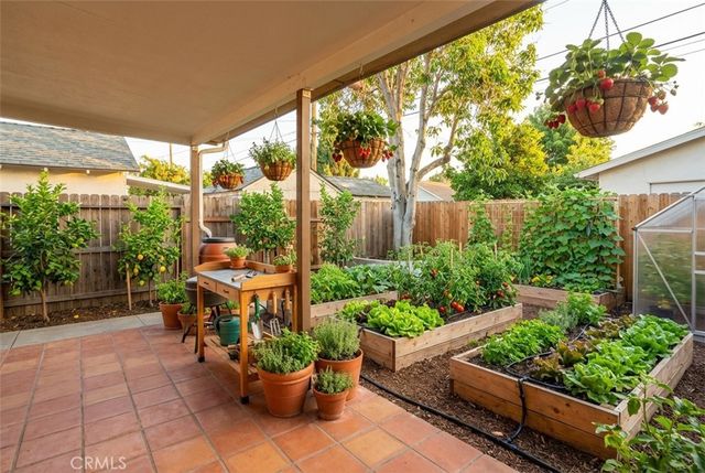 1450 W 35th Place, Los Angeles, CA 90018