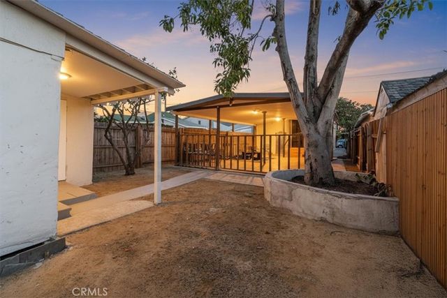 1450 W 35th Place, Los Angeles, CA 90018