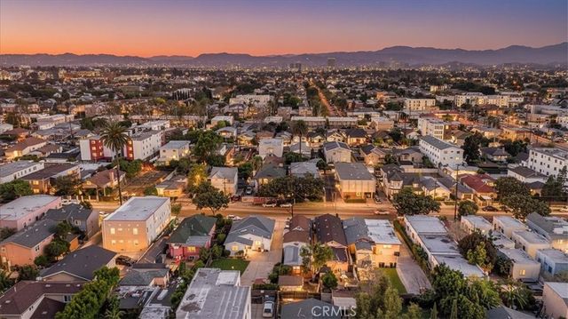 1450 W 35th Place, Los Angeles, CA 90018
