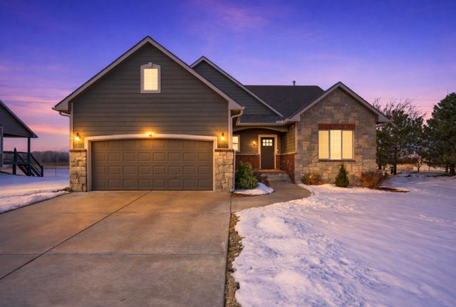 4702 N Emerald Ct, Maize, KS 67101