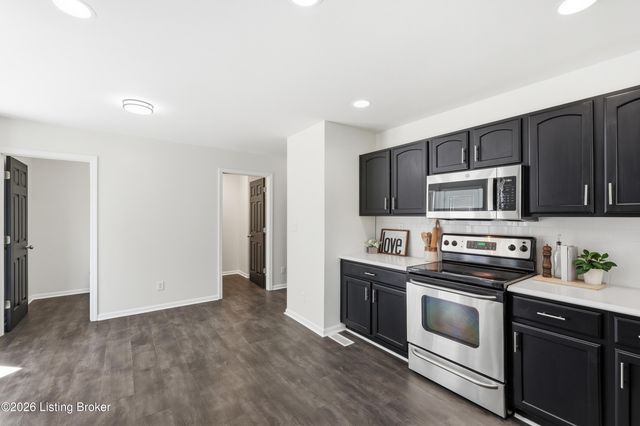 8703 Sanctuary Ln, Louisville, KY 40291