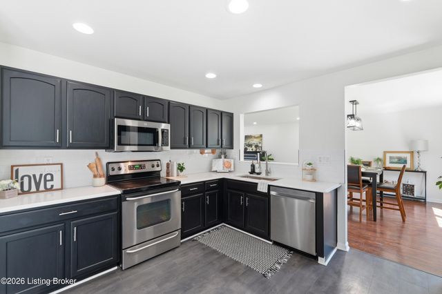 8703 Sanctuary Ln, Louisville, KY 40291
