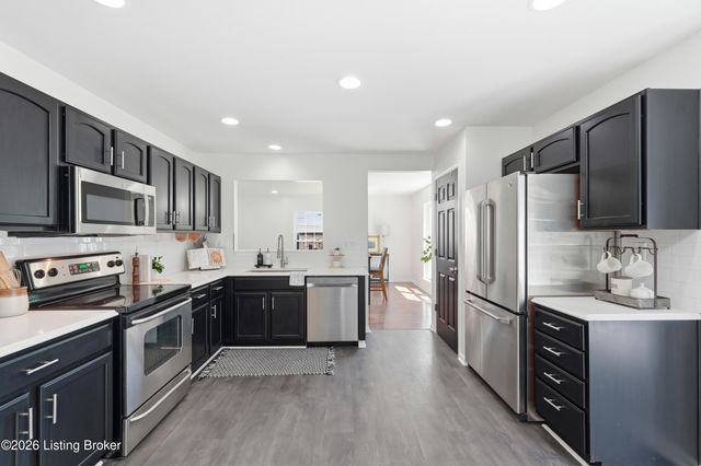 8703 Sanctuary Ln, Louisville, KY 40291