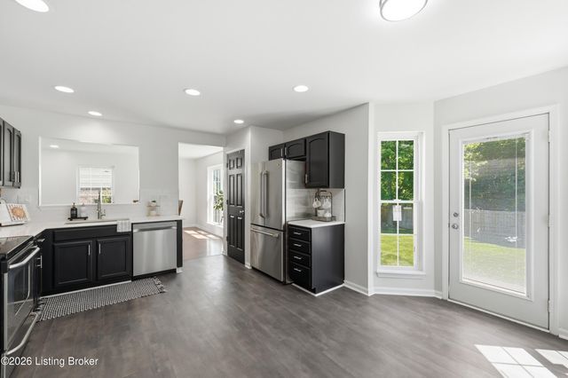 8703 Sanctuary Ln, Louisville, KY 40291