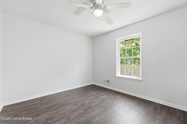 8703 Sanctuary Ln, Louisville, KY 40291