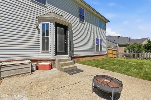 8703 Sanctuary Ln, Louisville, KY 40291
