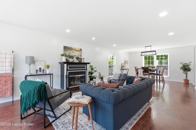 8703 Sanctuary Ln, Louisville, KY 40291
