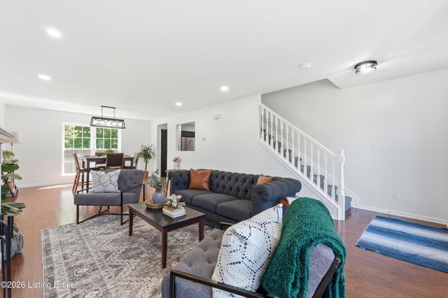 8703 Sanctuary Ln, Louisville, KY 40291