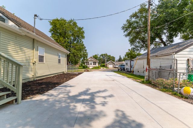 1011 24TH Avenue, Council Bluffs, IA 51501